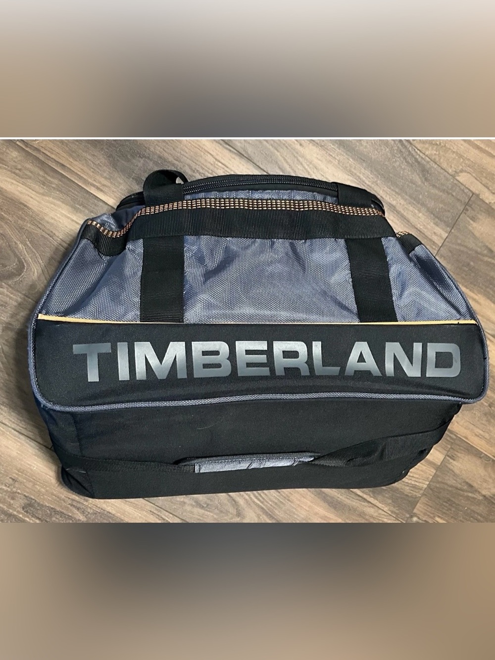 Timberland Kangamagus 22” Duffle Bag Compartments Shoulder Strap Carry On